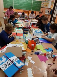 A 3.osztályosok rendkívüli irodalom órán lapbook készítésével foglalták össze a meséről tanultakat.