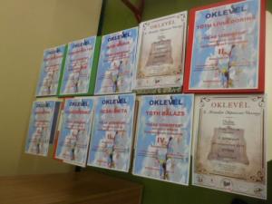 A KÉPZŐS DIÁKJAINK ÚJRA ARATTAK! KAZINCZY MŰVÉSZETI ISKOLA TINI'ART MŰHELY- KÉT NYÍLT PÁLYÁZATI EREDMÉNYEI! GRATULÁLOK! / BÓDI MÁRIA 1 HELYEZETT, SÁNDORFI ZOLTÁN KÜLÖNDÍJ, TÓTH LÍVIA 2. HELYEZÉS, TÓTH BALÁZS 4. HELYEZETT. LOVÁCSI ENIKŐ 1. HELYEZETT, 