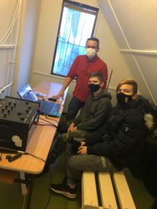 Iskolánkban iskolarádió indult. Köszönet Petró Gergő igazgató úrnak! 